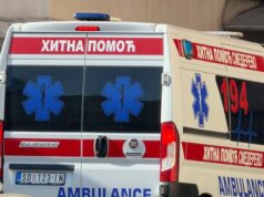 Stravična nesreća na putu kod Sente: Muškarac (84) poginuo nakon sudara sa kombijem, sedam osoba završilo u bolnici Saobraćajna nesreća u Borči, dve devojke povređene i prevezene u bolnicu