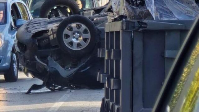 saobracajna-nesreca Saobraćajna nesreća u Borči, preminula devojka nakon udara automobila u stub