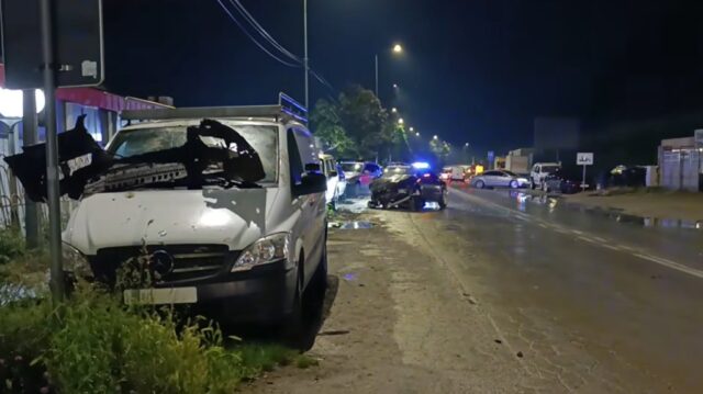 saobracajna-nezgoda Saobraćajna nezgoda kod aerodroma Nikola Tesla, kombi sleteo s puta