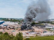 Veliki požar u skladištu blizu aerodroma Šarl de Gol, vatrogasci na terenu Veliki požar u skladištu blizu aerodroma Šarl de Gol, vatrogasci na terenu – požar u skladištu blizu Šarl de Gol aerodroma