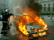 Automobil influenserke zapaljen ispred kuće u Marseju, pronađena preteća poruka Automobil influenserke zapaljen ispred kuće u Marseju, pronađena preteća poruka – napad u Marseju