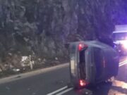Prevrtanje automobila kod isključenja za Lastu u Beogradu, saobraćaj usporen Prevrtanje automobila kod isključenja za Lastu u Beogradu, saobraćaj usporen