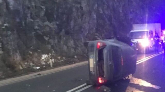 Prevrtanje automobila kod isključenja za Lastu u Beogradu, saobraćaj usporen