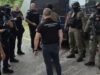 Izručen osumnjičeni člana kriminalne grupe Crnoj Gori na granici Dobrakovo Izručenje osumnjičenog člana kriminalne grupe Crnoj Gori na granici Dobrakovo – ekstradicija osumnjičenog člana kriminalne grupe