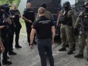 Izručen osumnjičeni člana kriminalne grupe Crnoj Gori na granici Dobrakovo Izručenje osumnjičenog člana kriminalne grupe Crnoj Gori na granici Dobrakovo – ekstradicija osumnjičenog člana kriminalne grupe