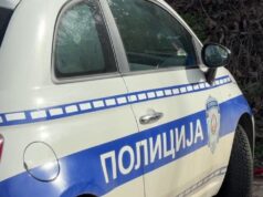 Muškarac uhapšen zbog pretnji pištoljem porodici u Pančevu Muškarac uhapšen zbog pretnji pištoljem porodici u Pančevu – nasilje u porodici u Pančevu