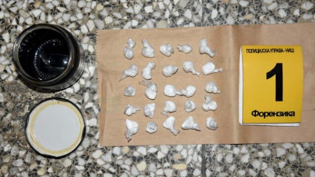 hapsenje-tinejdzera Hapšenje tinejdžera zbog droge u Pančevu, pronađena marihuana i kokain