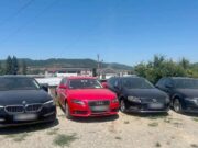 Policija privremeno oduzela 52 vozila na auto-placevima u Novom Pazaru, uhapšeno pet osoba Policija privremeno oduzela 52 vozila na auto-placevima u Novom Pazaru, uhapšeno pet osoba – nedozvoljena trgovina vozilima u Novom Pazaru