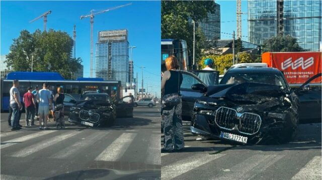 Saobraćajna nezgoda kod Ušća na Novom Beogradu, automobil teško oštećen