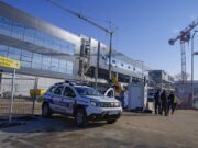 Hapšenje kineskog državljanina na aerodromu Nikola Tesla po međunarodnoj poternici Hapšenje kineskog državljanina na aerodromu Nikola Tesla po međunarodnoj poternici
