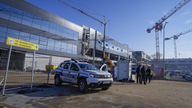 Hapšenje kineskog državljanina na aerodromu Nikola Tesla po međunarodnoj poternici