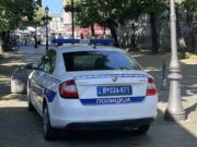 Krađa automobila ispred kuće u Sremskoj Mitrovici, policija traga za vozilom Krađa automobila ispred kuće u Sremskoj Mitrovici, policija traga za vozilom