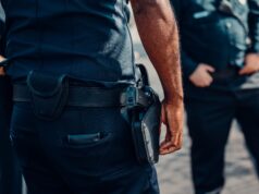 Policijski službenik suspendovan u Epinalu zbog prikazivanja fotografija maloletnicama Policijski službenik suspendovan u Epinalu zbog prikazivanja fotografija maloletnicama – prikazivanje fotografija maloletnicama