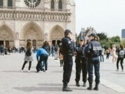 Starija žena donela dve bombe u crkvu u Parizu, objekat evakuisan Starija žena donela dve bombe u crkvu u Parizu, objekat evakuisan – bombe u crkvi u Parizu