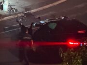 Saobraćajna nesreća na Savskom vencu, automobil udario u banderu, povređena dva muškarca Saobraćajna nesreća na Savskom vencu, automobil udario u banderu, povređena dva muškarca