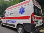 Nesreća na hipodromu u Kovilovu, dečak preminuo posle pada sa konja Nesreća na hipodromu u Kovilovu, dečak preminuo posle pada sa konja