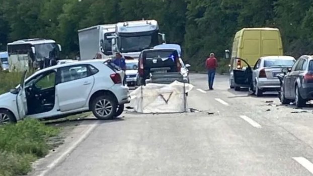 kamion-udario Kamion udario pešaka na autoputu Miloš Veliki kod Ljiga, jedan povređen – nesreća na autoputu Miloš Veliki