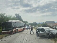 Sudar autobusa i automobila kod Čačka, žena teško povređena Sudar autobusa i automobila kod Čačka, žena teško povređena