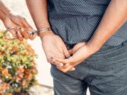 Osumnjičen za nasilje nad suprugom u Crans-Montani, vlasnik bara u pritvoru Osumnjičen za nasilje nad suprugom u Crans-Montani, vlasnik bara u pritvoru – nasilje u porodici u Crans-Montani