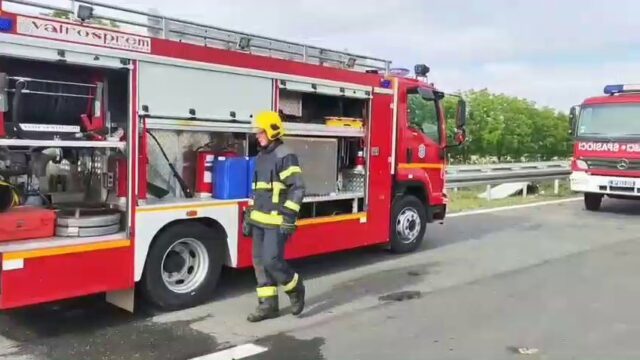 Požar u magacinu u Novom Sadu, dvoje povređenih nakon eksplozije