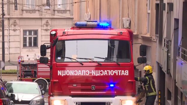 pozar-u-zgradi-1 Požar u zgradi Železnica Srbije u Nemanjinoj, evakuisani zaposleni – požar u Nemanjinoj