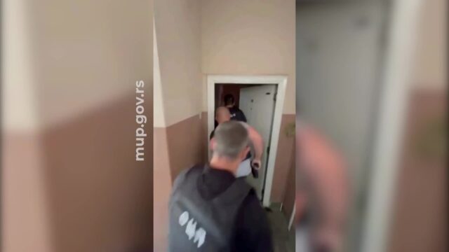 hapsenje-osumnjicenih-1 Hapšenje osumnjičenih hakera u Beogradu, policija zaplenila opremu