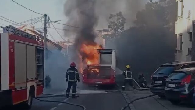 sudar-autobusa Sudar autobusa i motora u Barajevu, dvoje teško povređeno prebačeno u bolnicu