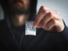 Droga sakrivena u poljani u Nišu, kod maloletnika pronađena i municija Droga sakrivena u poljani u Nišu, kod maloletnika pronađena i municija – napad droga u Nišu
