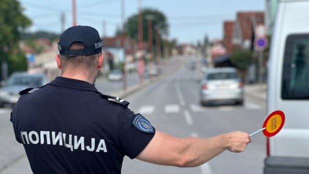 policija-zaustavila Policija zaustavila traktoristu u Prijepolju, utvrđeno prisustvo benzodiazepina – traktorista pod dejstvom benzodiazepina