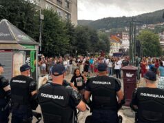 Incident tokom okupljanja u Užicu, razoružan muškarac sa čekićem Incident tokom okupljanja u Užicu, razoružan muškarac sa čekićem – napad u Užicu