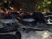 PRVE SLIKE SA LICA MESTA: Požar na Novom Beogradu oštetio deset automobila, istraga u toku Požar na Novom Beogradu oštetio deset automobila, istraga u toku