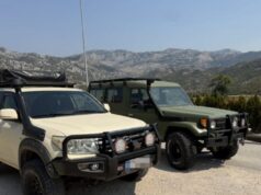 POSLE PRETRESA POLICIJA ZAPEČATILA RESTORAN I HOTEL LJUBA MILOVIĆA: Oduzeta tri luksuzna automobila, a od Zvicerovog policajca ni traga Policija pretresla hotel i restoran u Grahovu, oduzeta tri luksuzna vozila – pretres hotela i restorana u Grahovu
