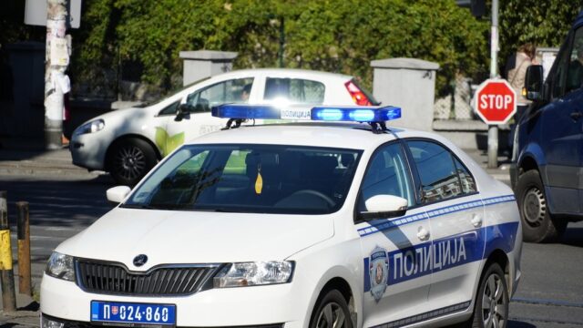 Muškarac izboden nožem u beogradskom naselju, osumnjičeni priveden nakon potrage – napad nožem u Beogradu