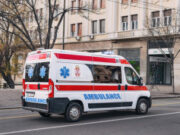 Muškarac poginuo nakon pada sa zgrade na trolejbus u Beogradu Muškarac poginuo nakon pada sa zgrade na trolejbus u Beogradu – pad sa zgrade u Beogradu