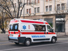 Muškarac poginuo nakon pada sa zgrade na trolejbus u Beogradu Muškarac poginuo nakon pada sa zgrade na trolejbus u Beogradu – pad sa zgrade u Beogradu