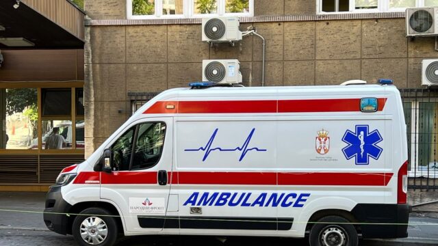 smrt-putnice Smrt putnice u autobusu u Beogradu, vozač pokušao reanimaciju