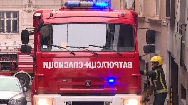 Požar kod naplatne rampe Vrčin, automobil izgoreo, proširila se vatra