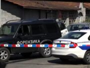 Telo pronađeno u kanalizacionoj rupi u Pećincima, policija istražuje slučaj Telo pronađeno u kanalizacionoj rupi u Pećincima, policija istražuje slučaj