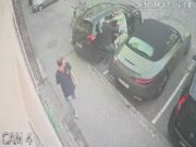 STRAVIČAN SNIMAK IZ NOVOG SADA! Muškarca napali usred bela dana, izboden nožem zbog skupocenog sata (VIDEO) Napad nožem u Novom Sadu, uhapšen osumnjičeni zbog pokušaja razbojništva