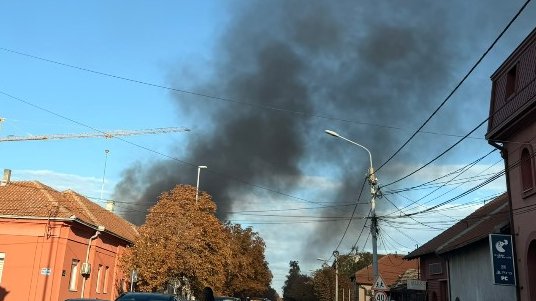 gust-crni Gust crni dim iznad Zemuna, građani prijavili oblak dima u blizini centra – gust crni dim u Zemunu