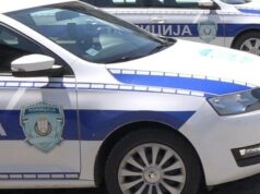 Uhapšen muškarac zbog napada u Kuli, oštećen štand i povređen aktivista Uhapšen muškarac zbog napada u Kuli, oštećen štand i povređen aktivista – napad u Kuli