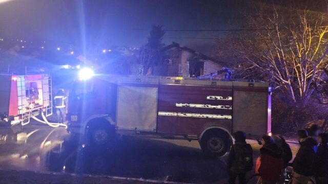 pozar-u-garazi Požar u garaži na Obilićevom vencu, intervenisala dva vatrogasna vozila