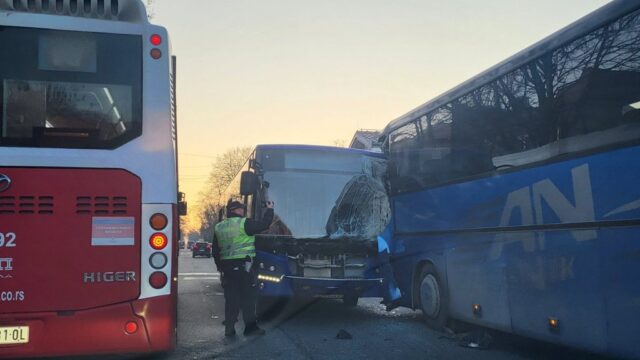 sudar-dva-autobusa Sudar dva autobusa u centru Beograda, istraga o uzroku u toku