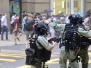 Napad na policajca tokom protesta učenika u Belforu, istraga u toku Napad na policajca tokom protesta učenika u Belforu, istraga u toku
