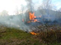 Sudar 26 vozila zbog paljenja strnjike na autoputu kod Pećinaca i Kuzmina, povređeno 16 osoba Sudar 26 vozila zbog paljenja strnjike na autoputu kod Pećinaca i Kuzmina, povređeno 16 osoba – paljenje strnjike na autoputu