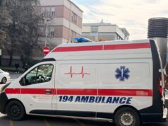 Saobraćajna nesreća na Dedinju: Automobil udario dečaka na trotinetu, teško povređen Saobraćajna nesreća na Dedinju: Automobil udario dečaka na trotinetu, teško povređen