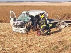 Saobraćajna nesreća u Karađorđevu, automobil udario u banderu i prevrnuo se Saobraćajna nesreća u Karađorđevu, automobil udario u banderu i prevrnuo se