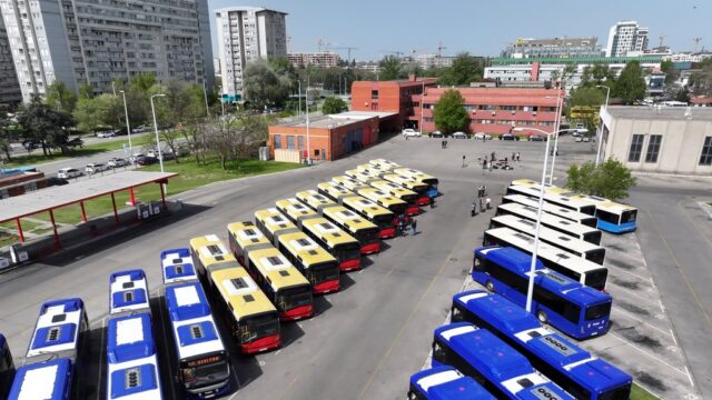 sukob-vozaca Sukob vozača autobusa u Sremčici, jedan povređen, drugi priveden