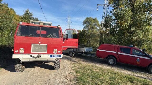 Požar u selu Vidova kod Čačka, tri vatrogasne ekipe na terenu