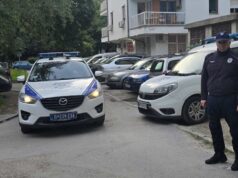 Policija pronašla više od osam kilograma droge u dva stana na Čukarici Policija pronašla više od osam kilograma droge u dva stana na Čukarici